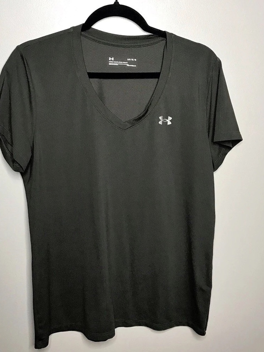 Under Armour Loose Fit HeatGear V-Neck Athletic Tee Olive Green Sz Medium